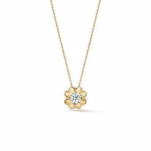 HEARTS ON FIRE WHIMSICAL CLOVER SINGLE DIAMOND PENDANT NECKLACE UU31638YGHV0201700
