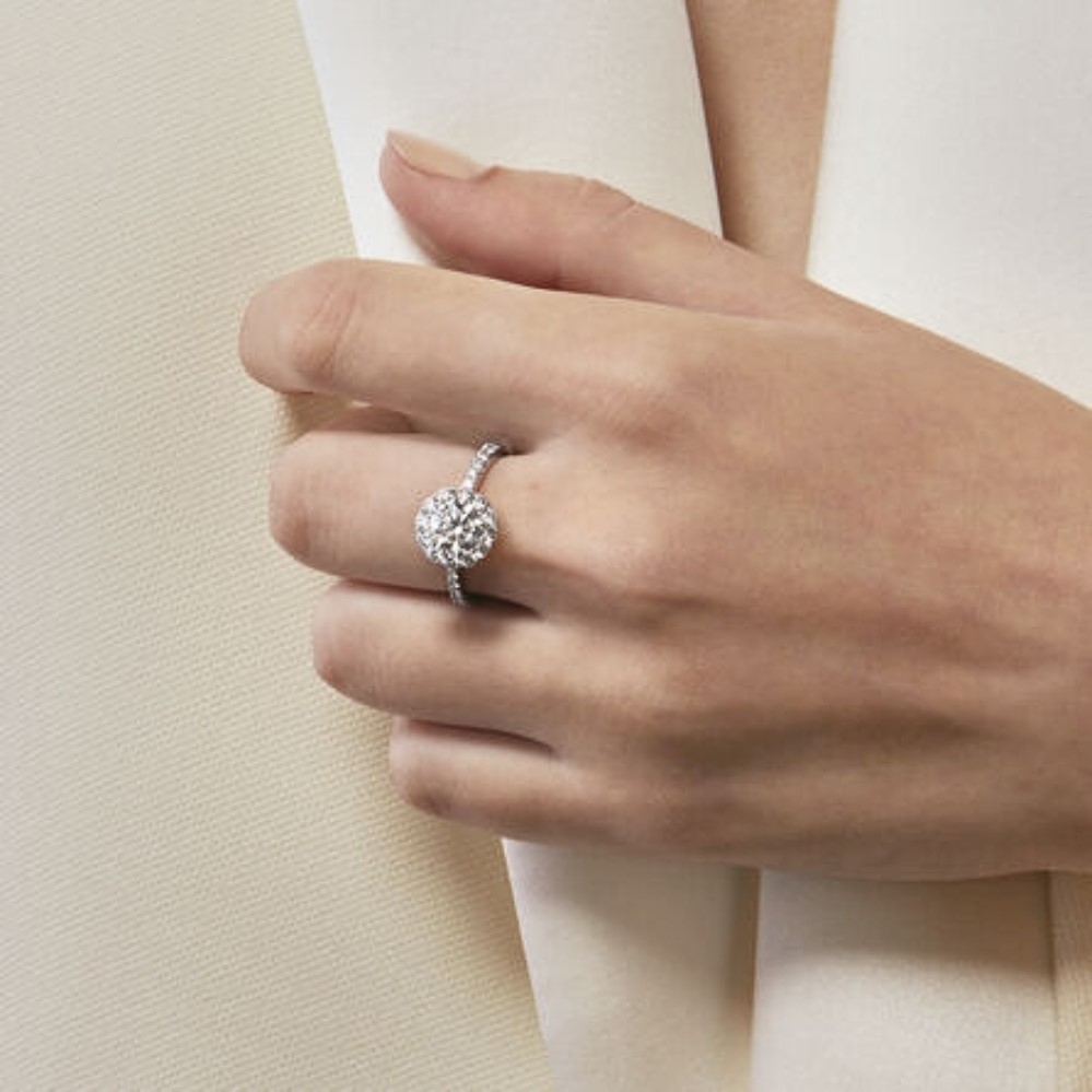 HEARTS ON FIRE PLATINUM VELA HALO RING UU2641PTIV20306500