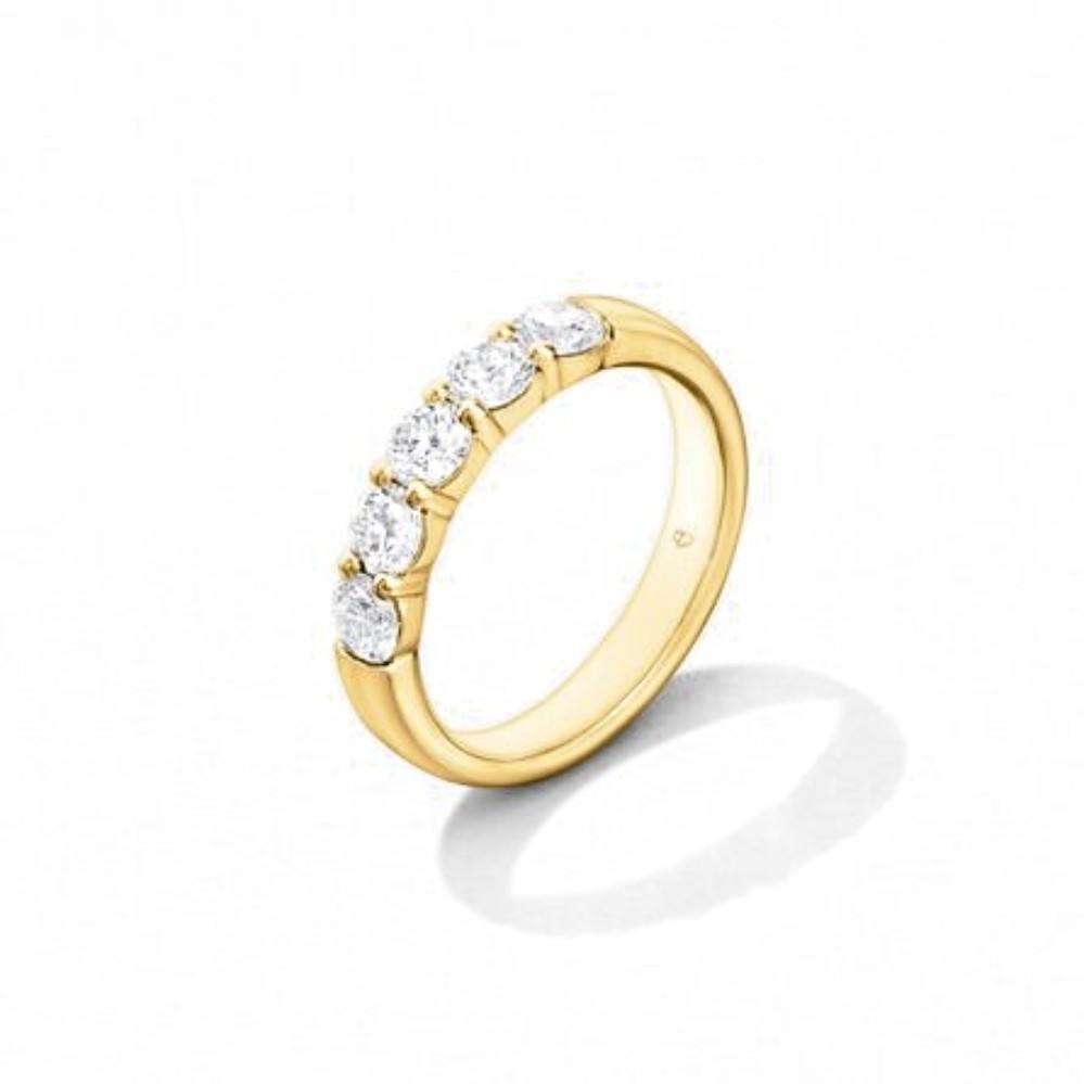 HEARTS ON FIRE SIGNATURE 5-STONE BAND UU29428YGHV0456500