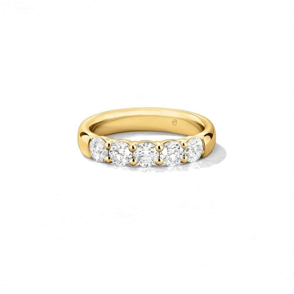 HEARTS ON FIRE SIGNATURE 5-STONE BAND UU29428YGHV0456500